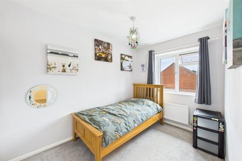 96 Fallowfield, Yateley, GU46 6LW