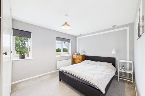 96 Fallowfield, Yateley, GU46 6LW