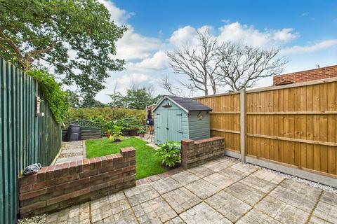 96 Fallowfield, Yateley, GU46 6LW