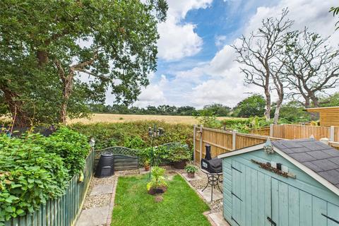 96 Fallowfield, Yateley, GU46 6LW