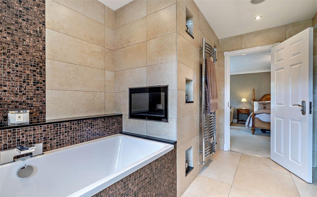 Bed One En Suite