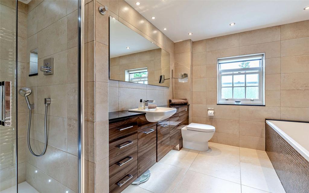 Bed One En Suite