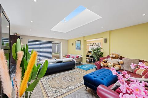 5 bedroom detached house for sale, St Josephs Avenue, Whitefield, M45 6NT