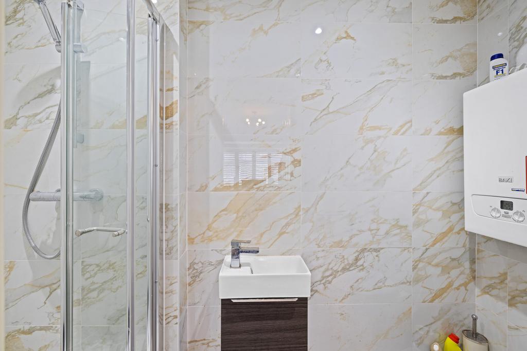 Reception room 2 En-suite