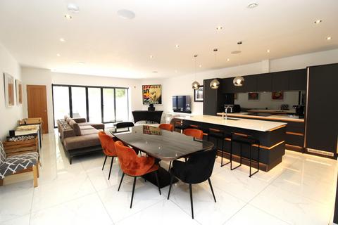 3 bedroom maisonette for sale, Great Warley Street, Great Warley, CM13