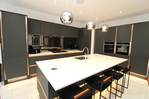 3 bedroom maisonette for sale, Great Warley Street, Great Warley, CM13