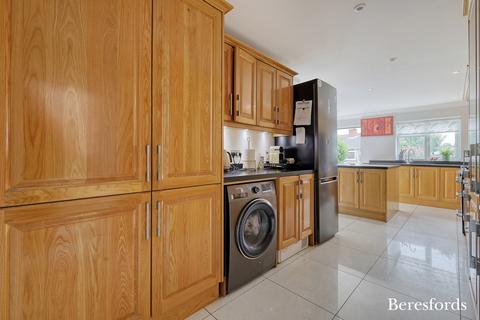 4 bedroom end of terrace house for sale, Dedham Close, Billericay, CM11