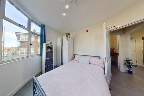 4 bedroom flat to rent, Flat 2, 55 Alfreton Road
