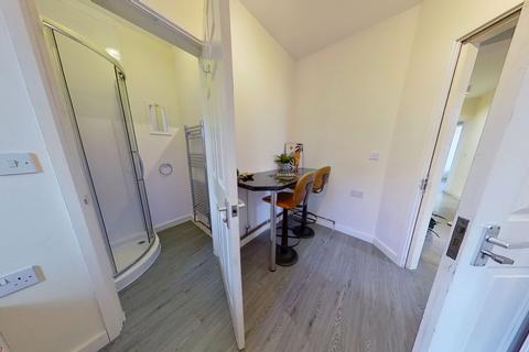 4 bedroom flat to rent, Flat 2, 55 Alfreton Road