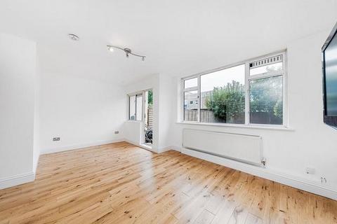 3 bedroom flat to rent, Patmore Estate, Battersea SW8