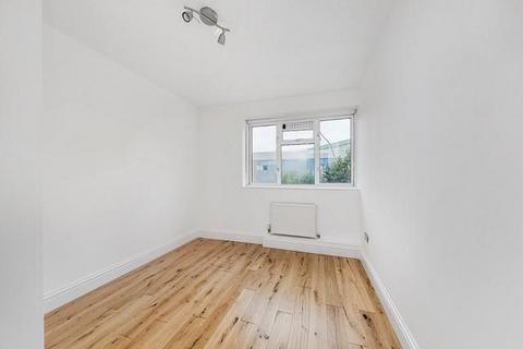3 bedroom flat to rent, Patmore Estate, Battersea SW8