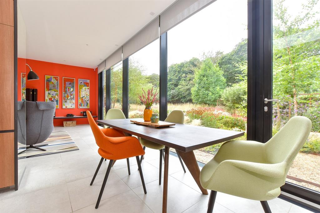 Kitchen/Dining Area