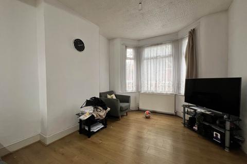3 bedroom terraced house to rent, Nelson Street, London, E6