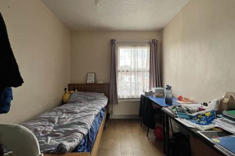3 bedroom terraced house to rent, Nelson Street, London, E6