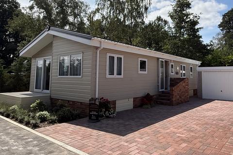 undefined, Crowthorne, Berkshire, RG40