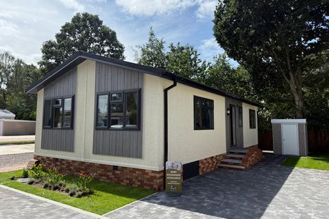 undefined, Crowthorne, Berkshire, RG40