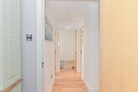 2 bedroom flat for sale, Berglen Court, Limehouse, London, E14