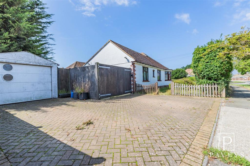Detached garage