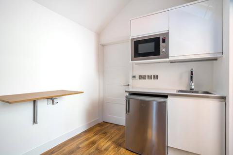 Studio to rent, Summerhayes Close, Horsell, GU21