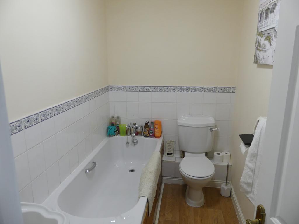Bathroom (2).JPG