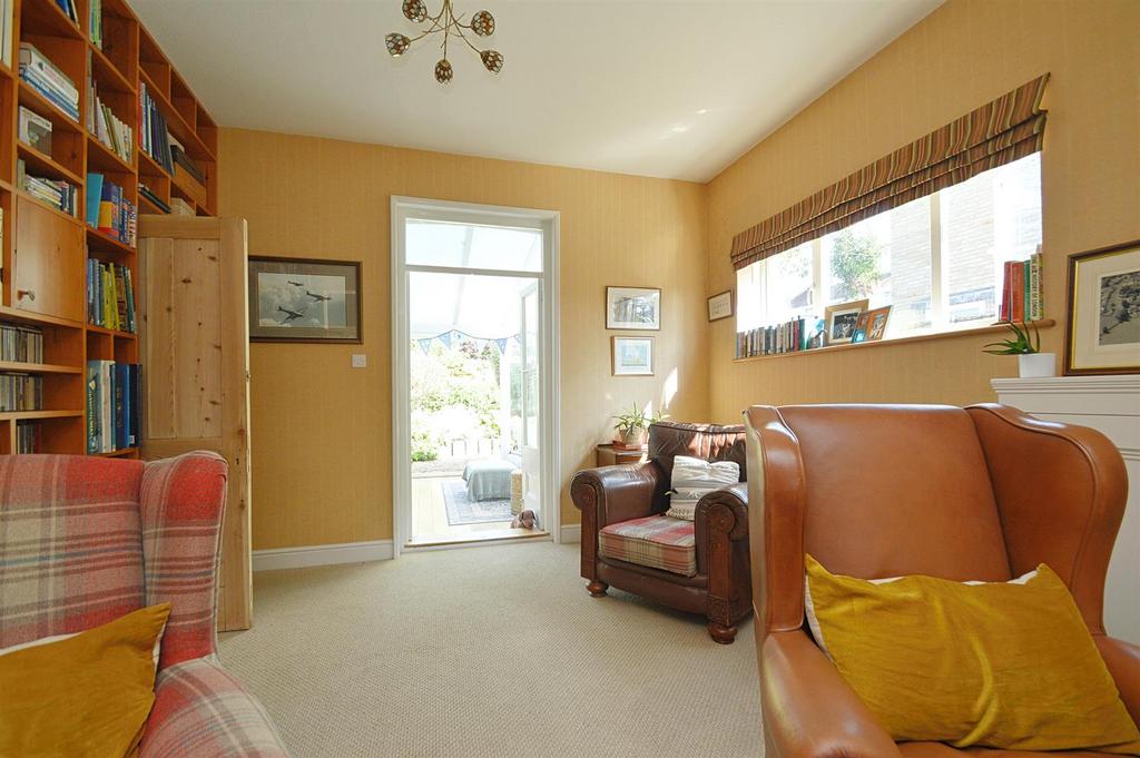 Resized Lounge1.jpg