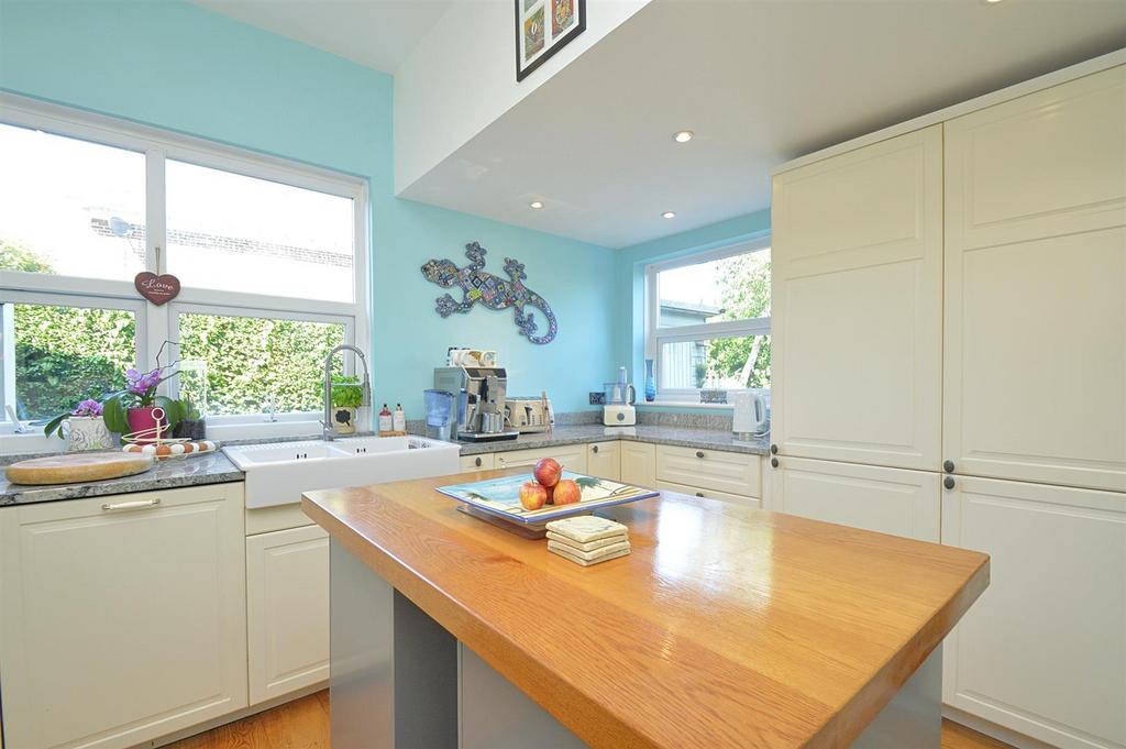 Resized Kitchen2.jpg