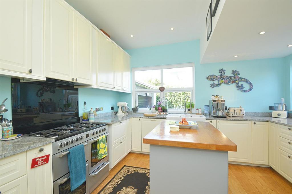 Resized Kitchen3.jpg