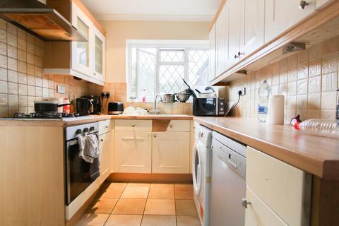 1 bedroom in a house share to rent, Dunley Drive, New Addington, CR0