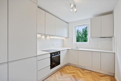 2 bedroom penthouse to rent, Just off Chiswick High Road, Central Chiswick, W4