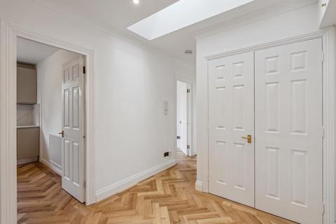2 bedroom penthouse to rent, Just off Chiswick High Road, Central Chiswick, W4