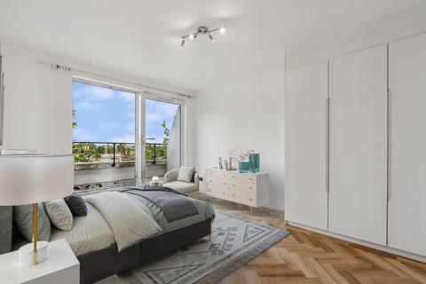 2 bedroom penthouse to rent, Just off Chiswick High Road, Central Chiswick, W4