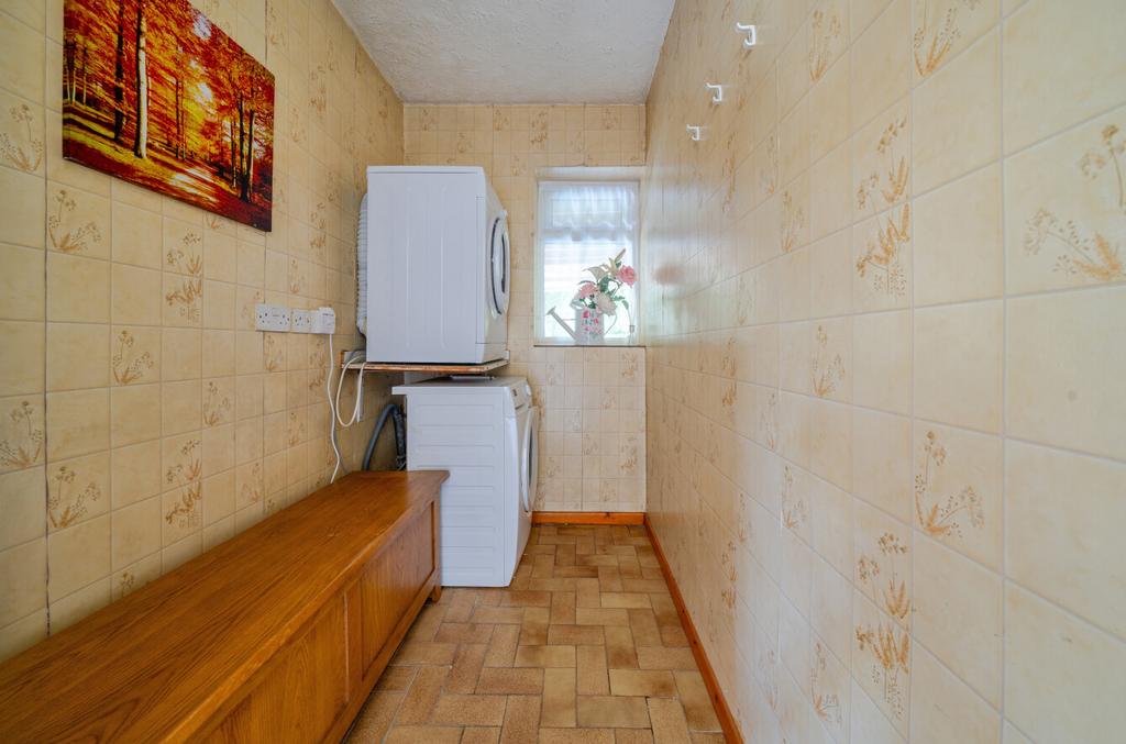 1327408-7-687a2a5...