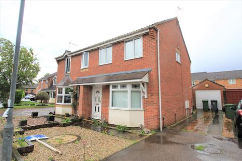 3 bedroom semi-detached house to rent, Maple Drive, Taverham NR8