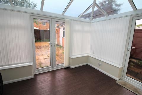 3 bedroom semi-detached house to rent, Maple Drive, Taverham NR8