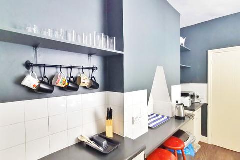 2 bedroom flat to rent, 3A Kenway Road LONDON SW5 0RP