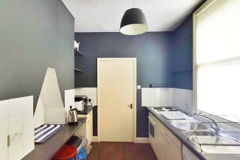 2 bedroom flat to rent, 3A Kenway Road LONDON SW5 0RP