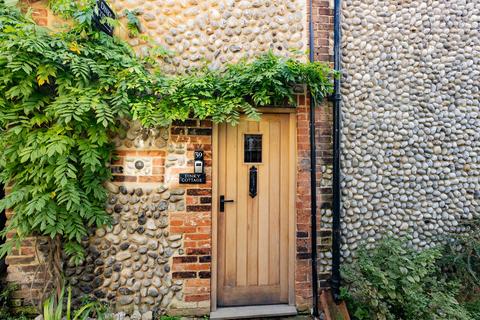 undefined, A Charming Chain Free Coastal Hideaway in the Heart of Blakeney