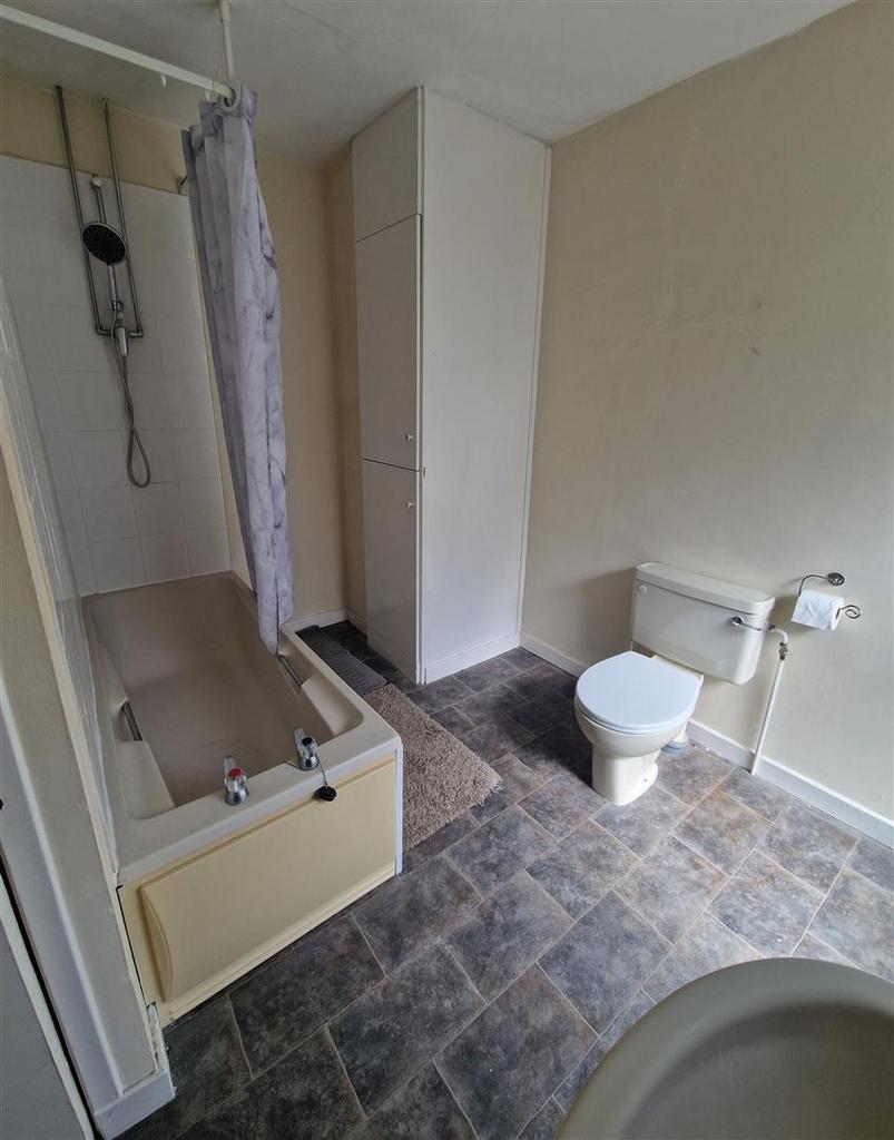Bathroom 39a.jpg
