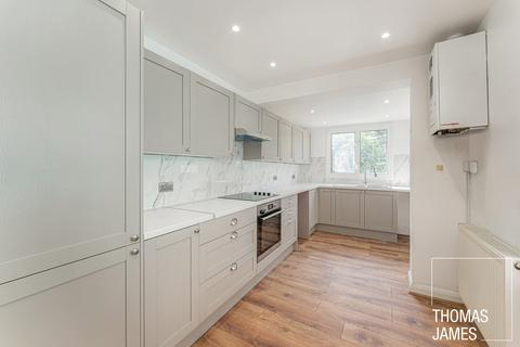 4 bedroom terraced house for sale, Belsize Avenue, London, N13