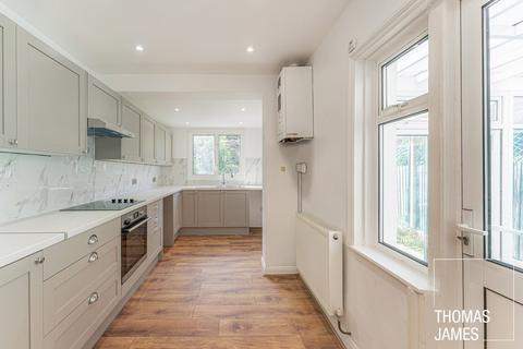 4 bedroom terraced house for sale, Belsize Avenue, London, N13