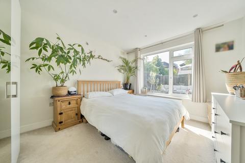 19a Grove Close, Kingston Upon Thames, KT1 2SS