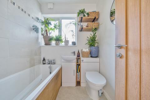 19a Grove Close, Kingston Upon Thames, KT1 2SS