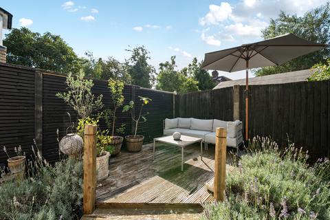 19a Grove Close, Kingston Upon Thames, KT1 2SS