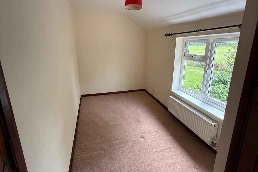 Bedroom 3 copy.jpg