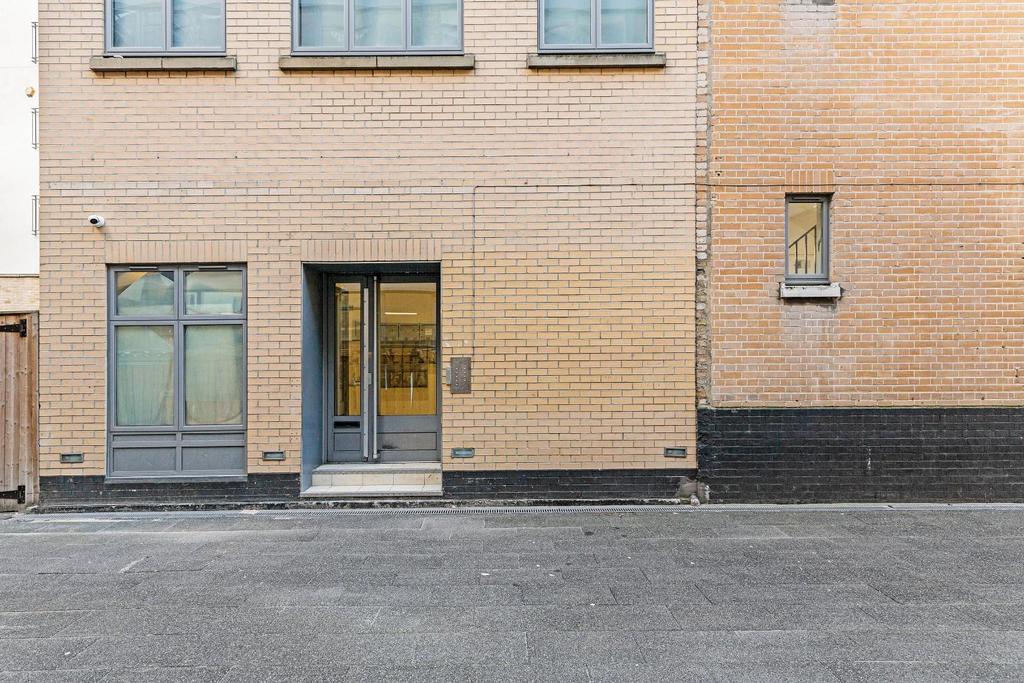 Hunters-Flat 3 110 Curtain Road-3.jpg