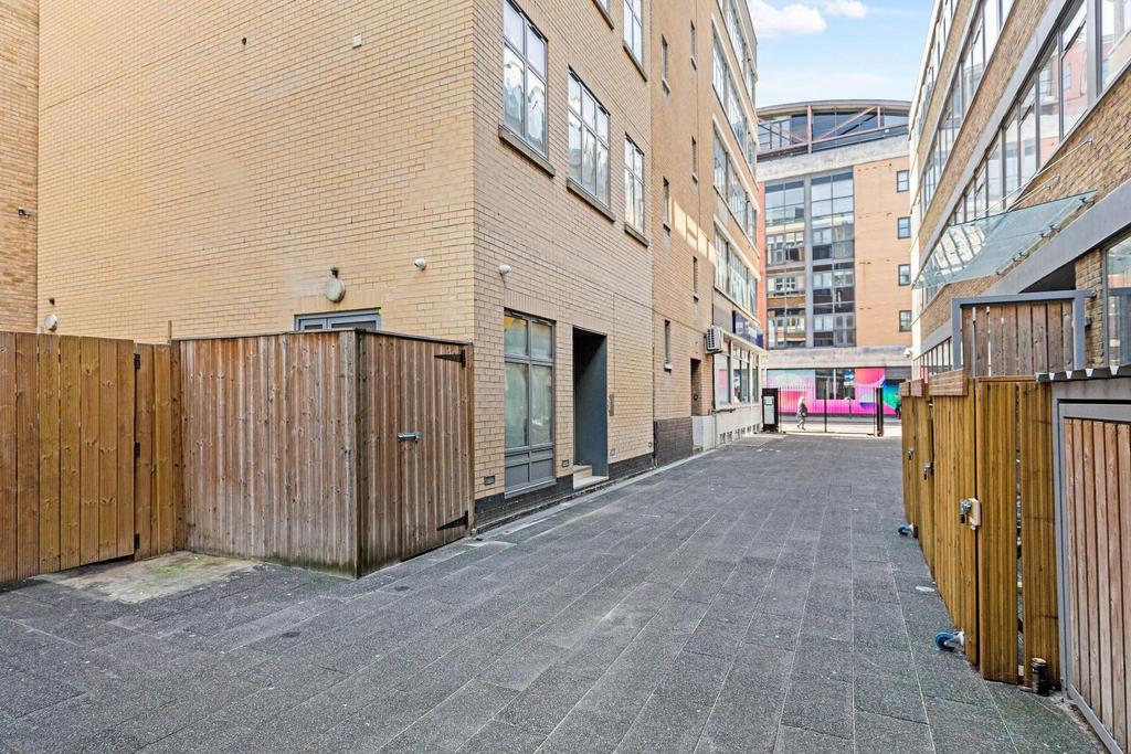 Hunters-Flat 3 110 Curtain Road-4.jpg