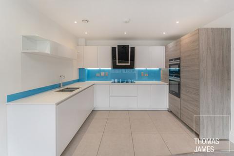 2 bedroom flat for sale, High Road, London, N12