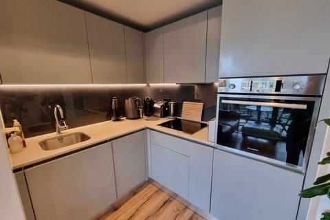Studio to rent, 27 Albert Embankment, London SE1