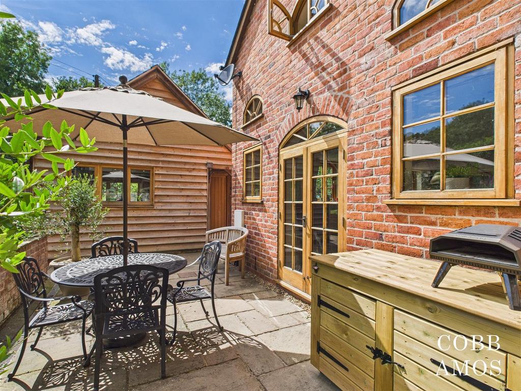 CAM02803 G0-PR0212-STILL012.jpg