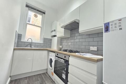 1 bedroom flat to rent, Bromley Road, London SE6